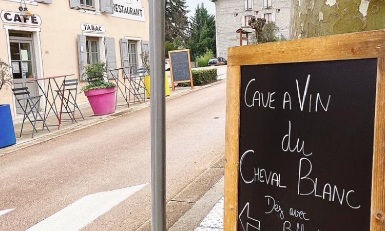 Dégustation de vin Le Cheval Blanc Restaurant à Mogneneins